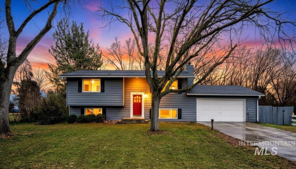 Photo of 1184 Downing Dr, Eagle, ID 83616 (MLS # 98999989)
