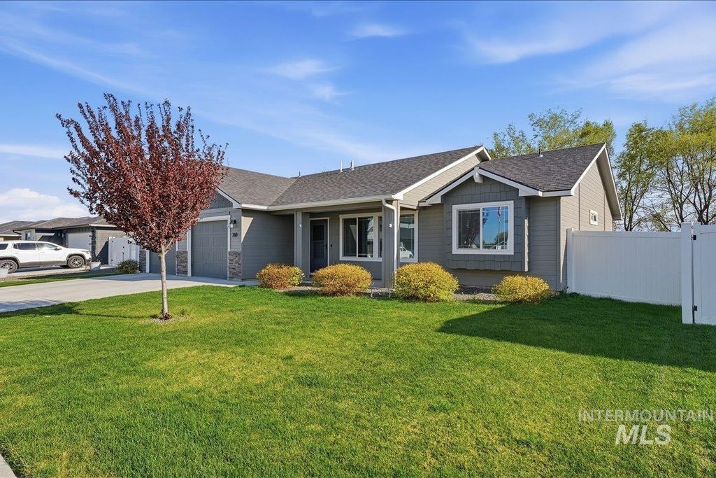 Photo of 260 Stagecoach Ave, Fruitland, ID 83619 (MLS # 98981669)