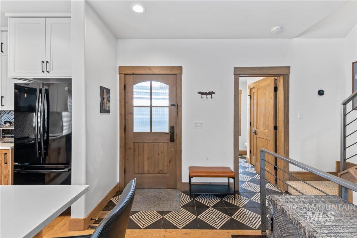 Foyer entrance with recessed lighting and baseboards