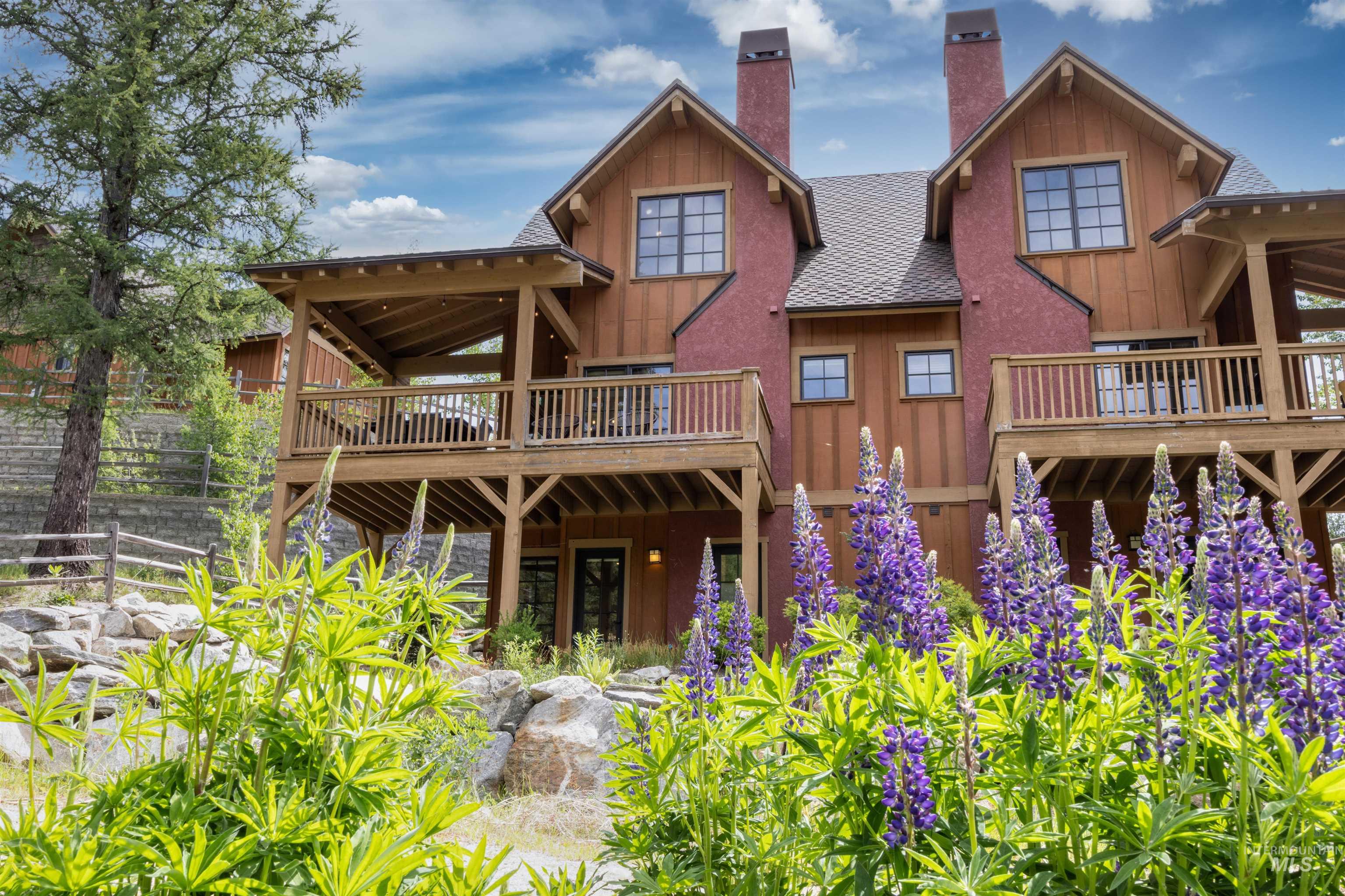 Ski-in/ski-out access directly onto the Tamarack express from the back door.