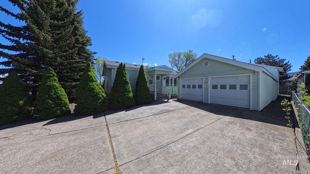 Photo of 404 East North 3rd St, Grangeville, ID 83530 (MLS # 98985954)
