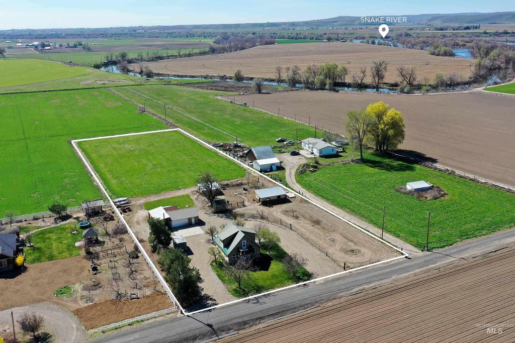 Photo of 1363 Ross Road, Weiser, ID 83672 (MLS # 98980176)