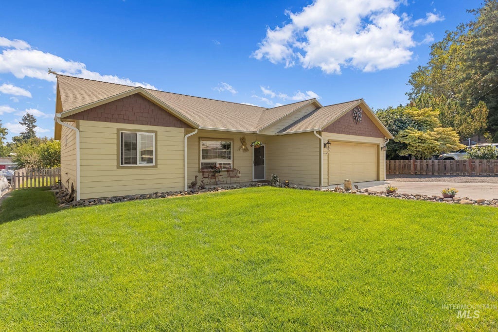Photo of 3335 12th St, Lewiston, ID 83501 (MLS # 98997740)