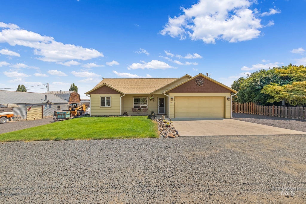 Photo of 3335 12th St, Lewiston, ID 83501 (MLS # 98997740)