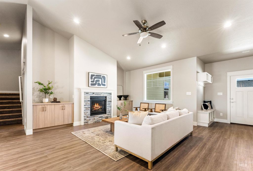 Photo of 83 S Daybreak Ave, Nampa, ID 83687 (MLS # 98969060)