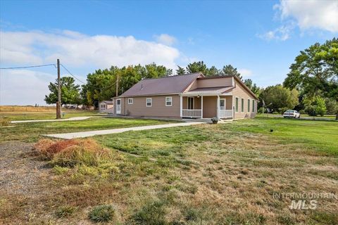 Photo of 40 W 420 N, Shoshone, ID 83352 (MLS # 98943032)