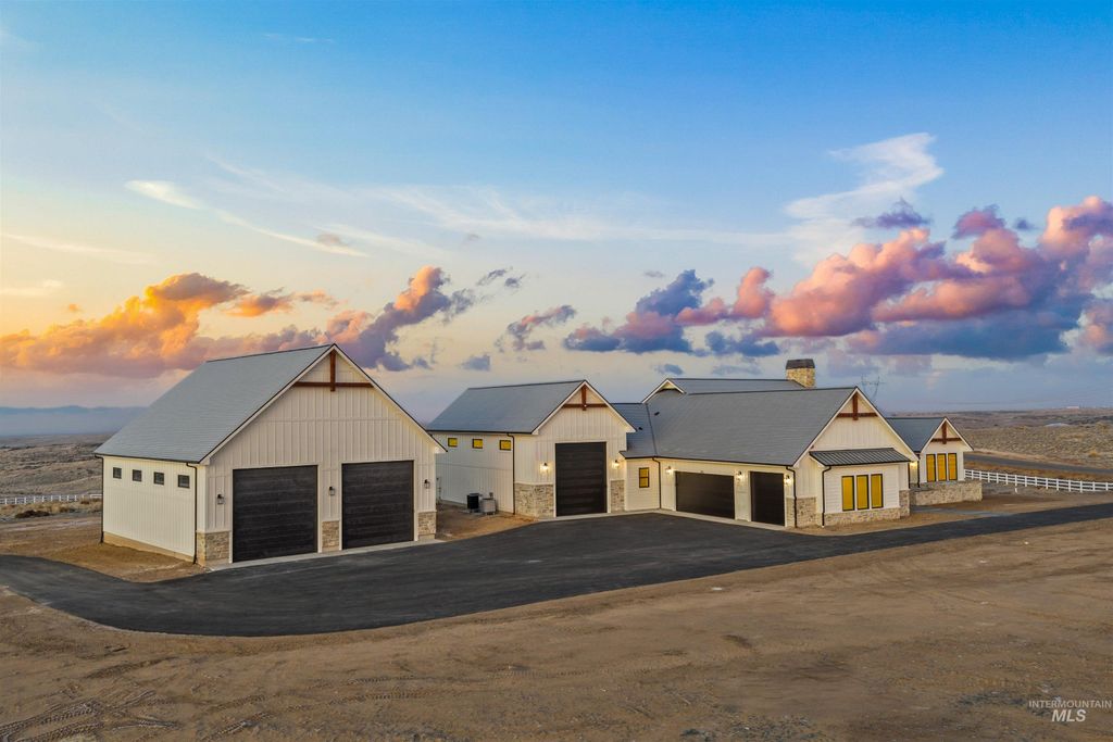 Photo of 225 E Cheatgrass Ct, Boise, ID 83716 (MLS # 98967820)