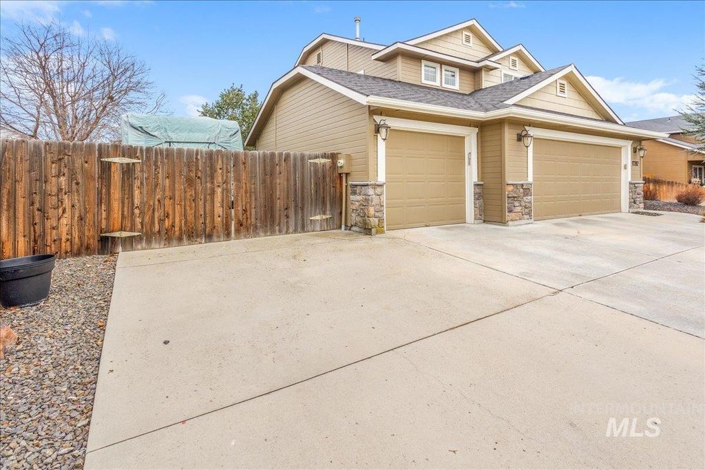 Photo of 17282 N Ronan Avenue, Nampa, ID 83687 (MLS # 98973414)