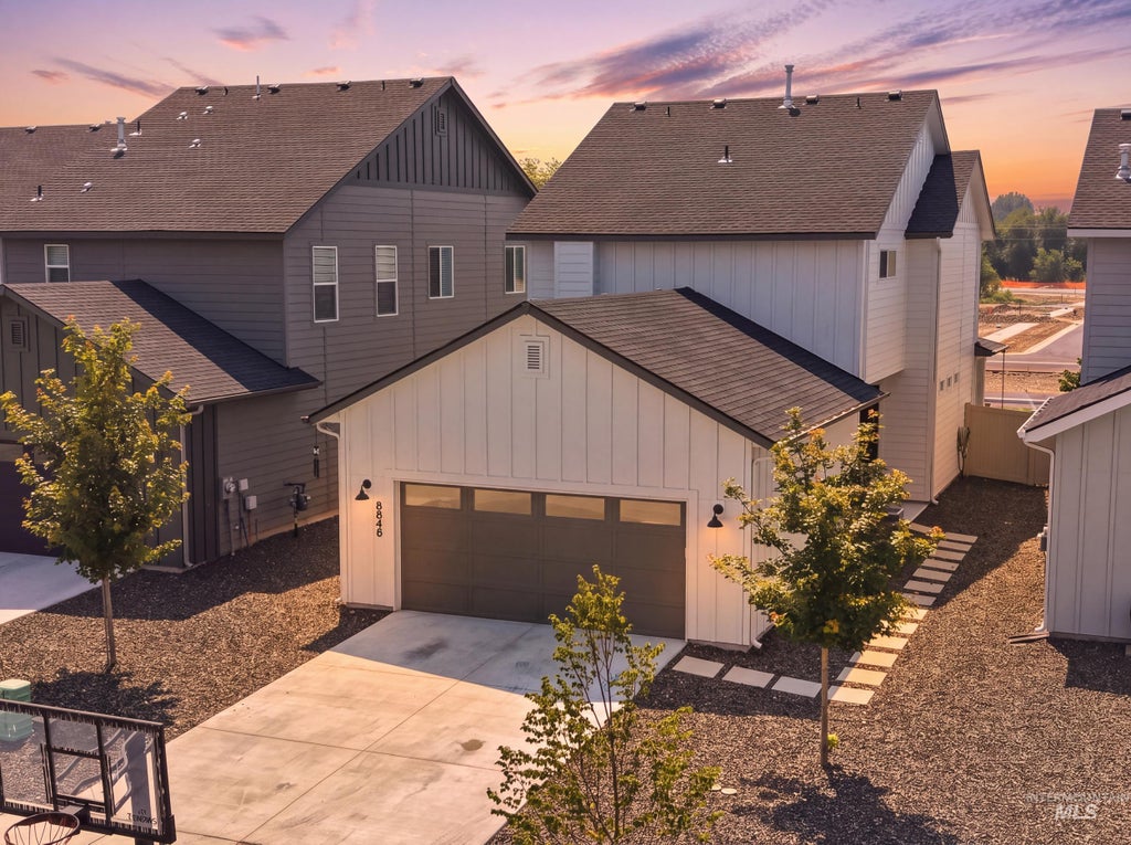 Photo of 8848 W Hill Road Pkwy, Boise, ID 83714 (MLS # 98996497)