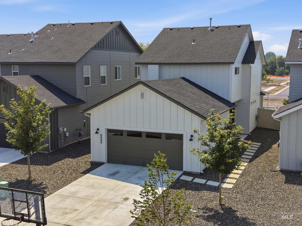 Photo of 8848 W Hill Road Pkwy, Boise, ID 83714 (MLS # 98996497)