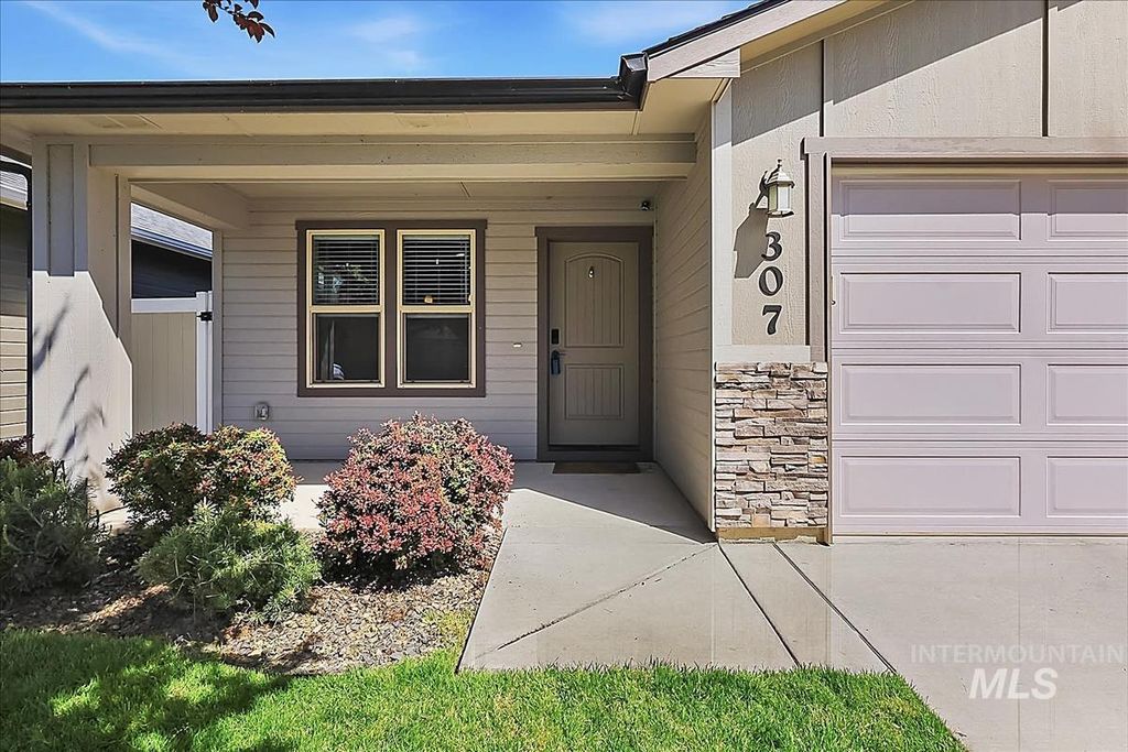 Photo of 307 Crimson Circle South, Fruitland, ID 83619 (MLS # 98983115)