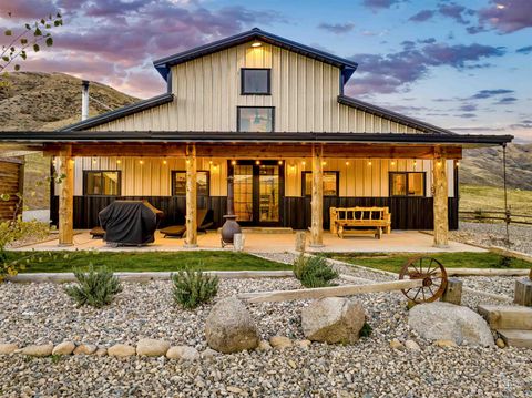 Photo of 41 Watson Lane, Horseshoe Bend, ID 83629 (MLS # 98987191)