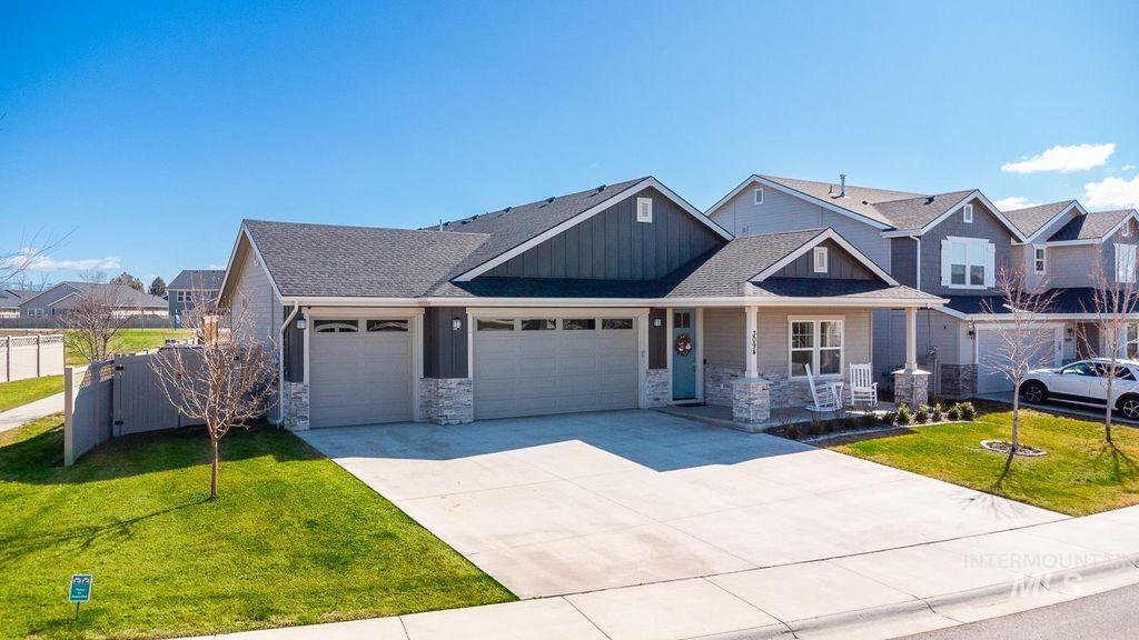 Photo of 3094 N Greengate Way, Star, ID 83669 (MLS # 98977373)