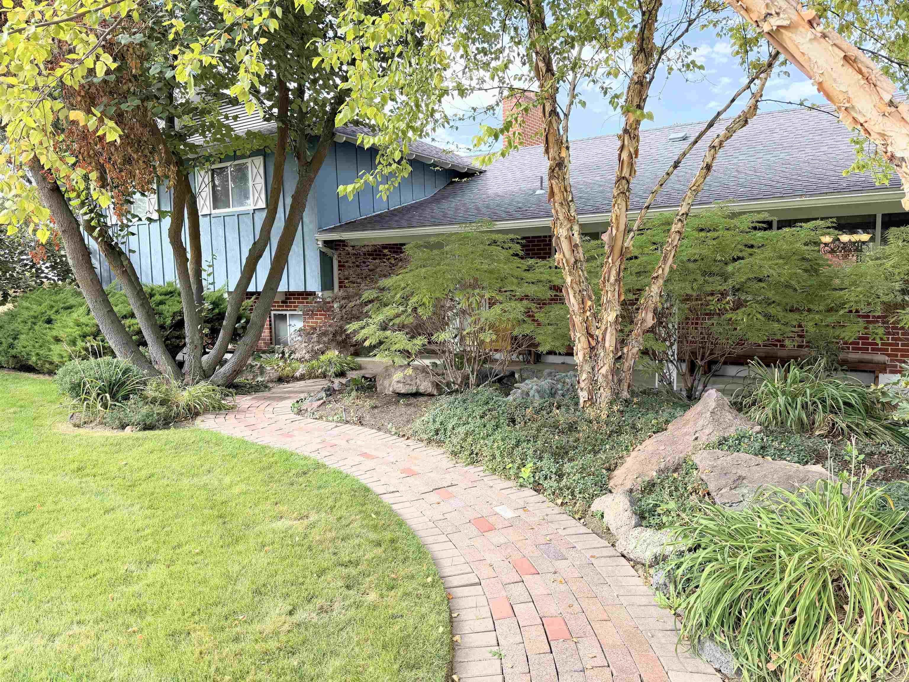 2630 E Franklin