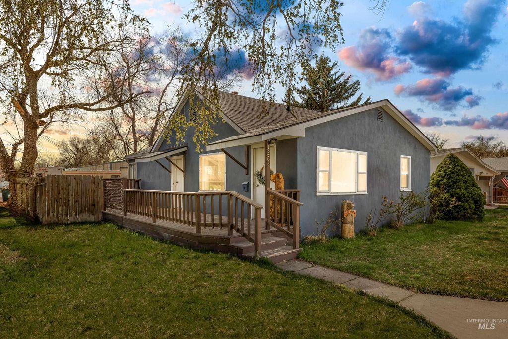 Photo of 1265 E 4th N, Mountain Home, ID 83647 (MLS # 98979789)