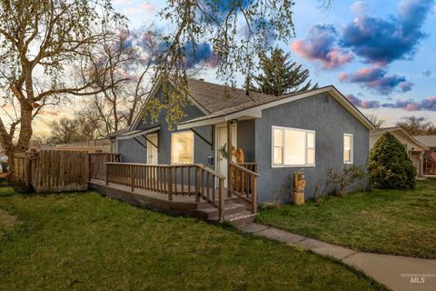 Photo of 1265 E 4th N, Mountain Home, ID 83647 (MLS # 98979789)