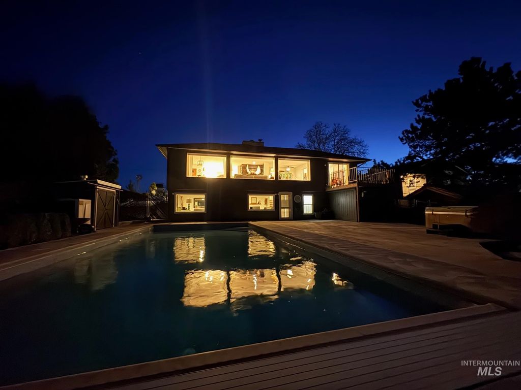 Photo of 1744 Valleyview Drive, Clarkston, WA 99403 (MLS # 98979953)