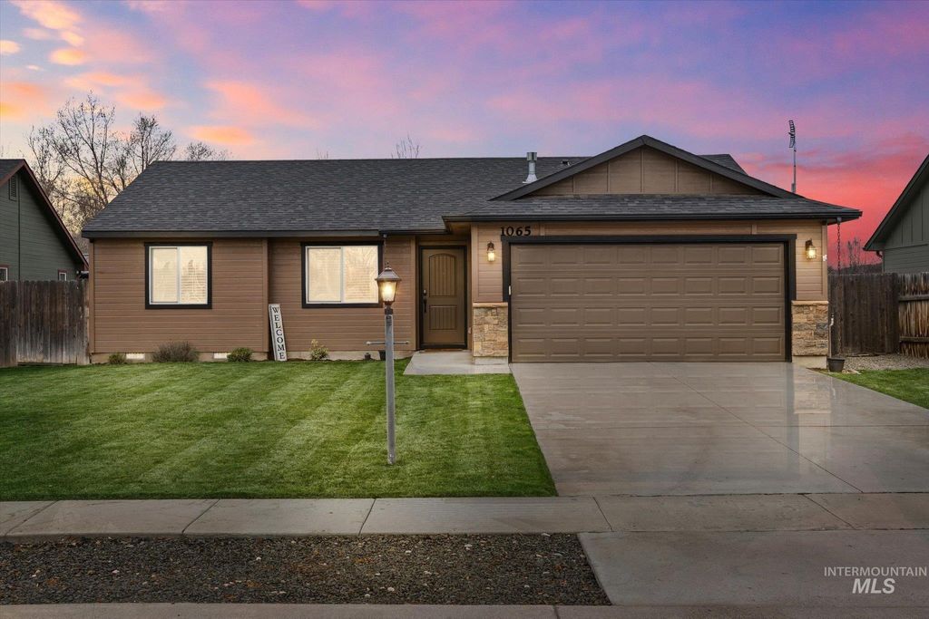 Photo of 1065 W 11th St, Weiser, ID 83672 (MLS # 98978520)