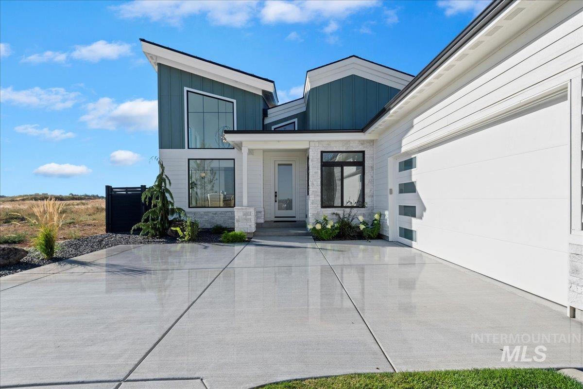 7479 W Lookout View St