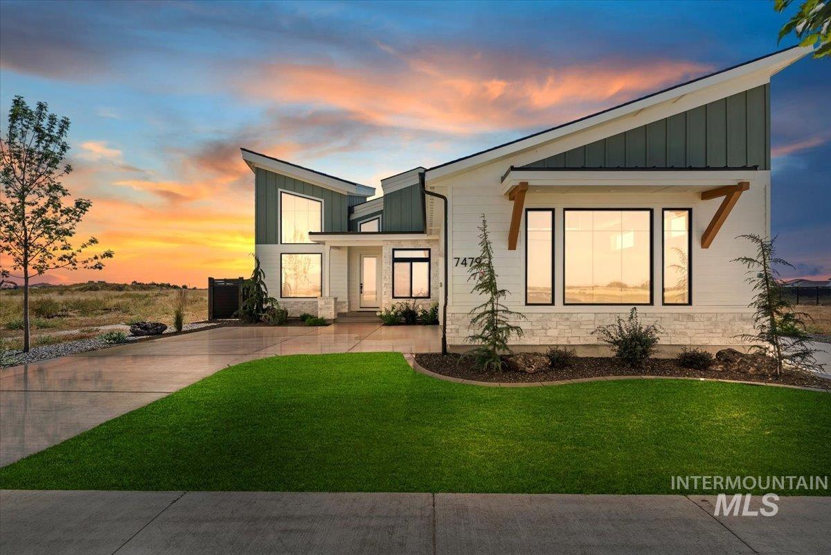 7479 W Lookout View St