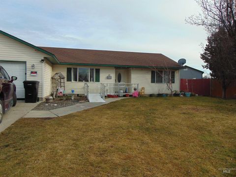 Photo of 30 Maple Dr, Weiser, ID 83672 (MLS # 98975307)
