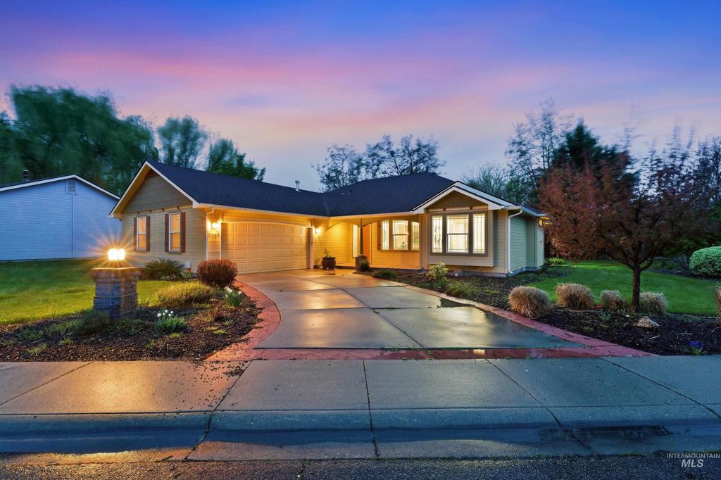 Photo of 2095 E Celia Ct, Eagle, ID 83616 (MLS # 98982488)