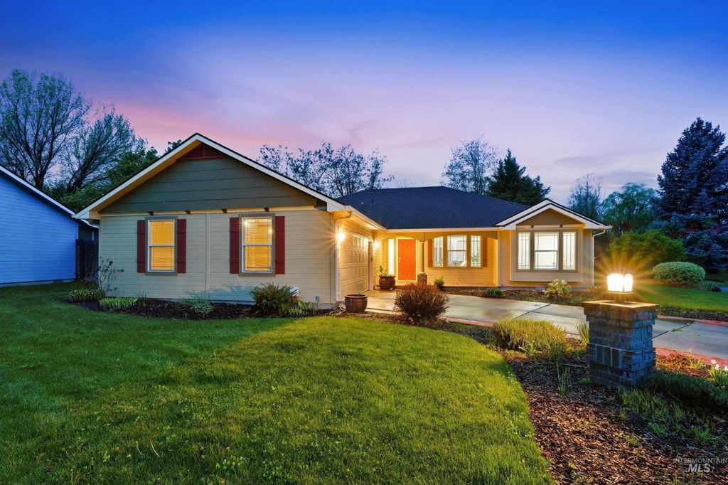 Photo of 2095 E Celia Ct, Eagle, ID 83616 (MLS # 98982488)