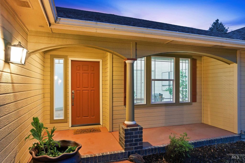 Photo of 2095 E Celia Ct, Eagle, ID 83616 (MLS # 98982488)