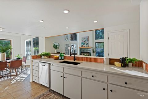 Photo of 1993 S. Wood Duck Lane, Boise, ID 83706 (MLS # 98963499)