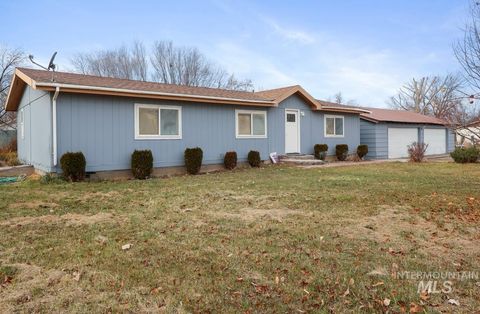 Photo of 40 N 483 W, Burley, ID 83318 (MLS # 98969568)