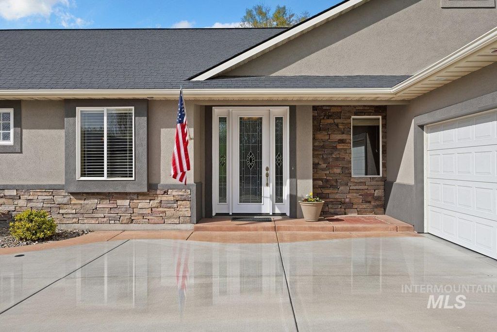 Photo of 1841 Canyon Park Ct, Twin Falls, ID 83301 (MLS # 98980129)