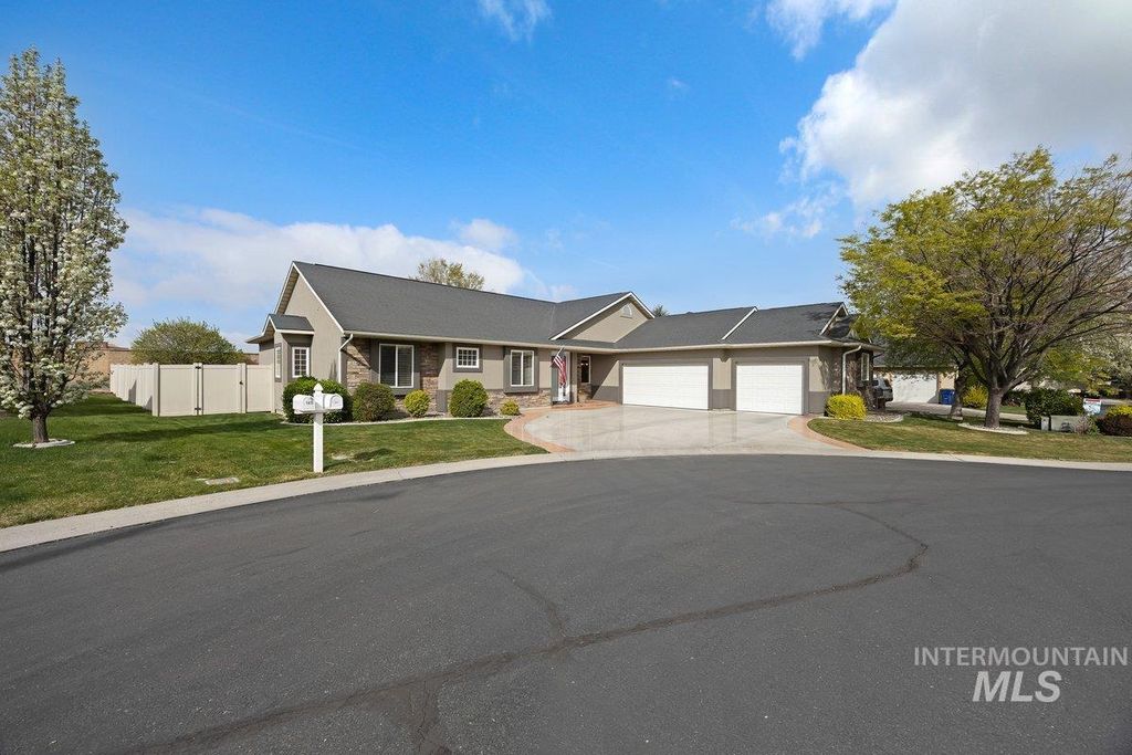 Photo of 1841 Canyon Park Ct, Twin Falls, ID 83301 (MLS # 98980129)