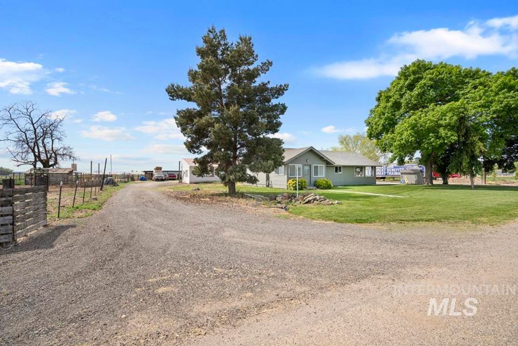 Photo of 2091 SE 6th St, Fruitland, ID 83619 (MLS # 98985654)