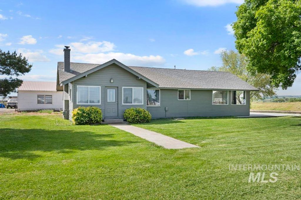 Photo of 2091 SE 6th St, Fruitland, ID 83619 (MLS # 98985654)