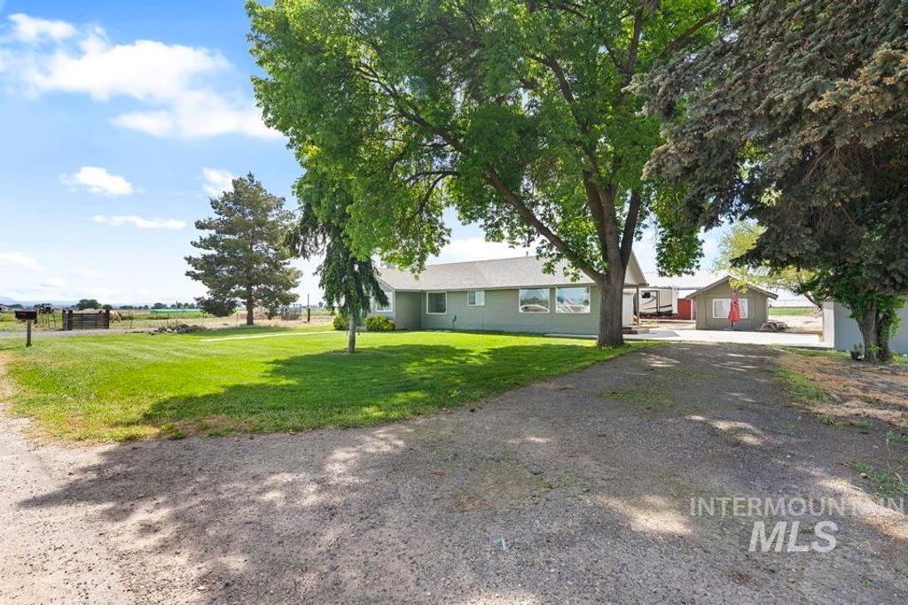 Photo of 2091 SE 6th St, Fruitland, ID 83619 (MLS # 98985654)