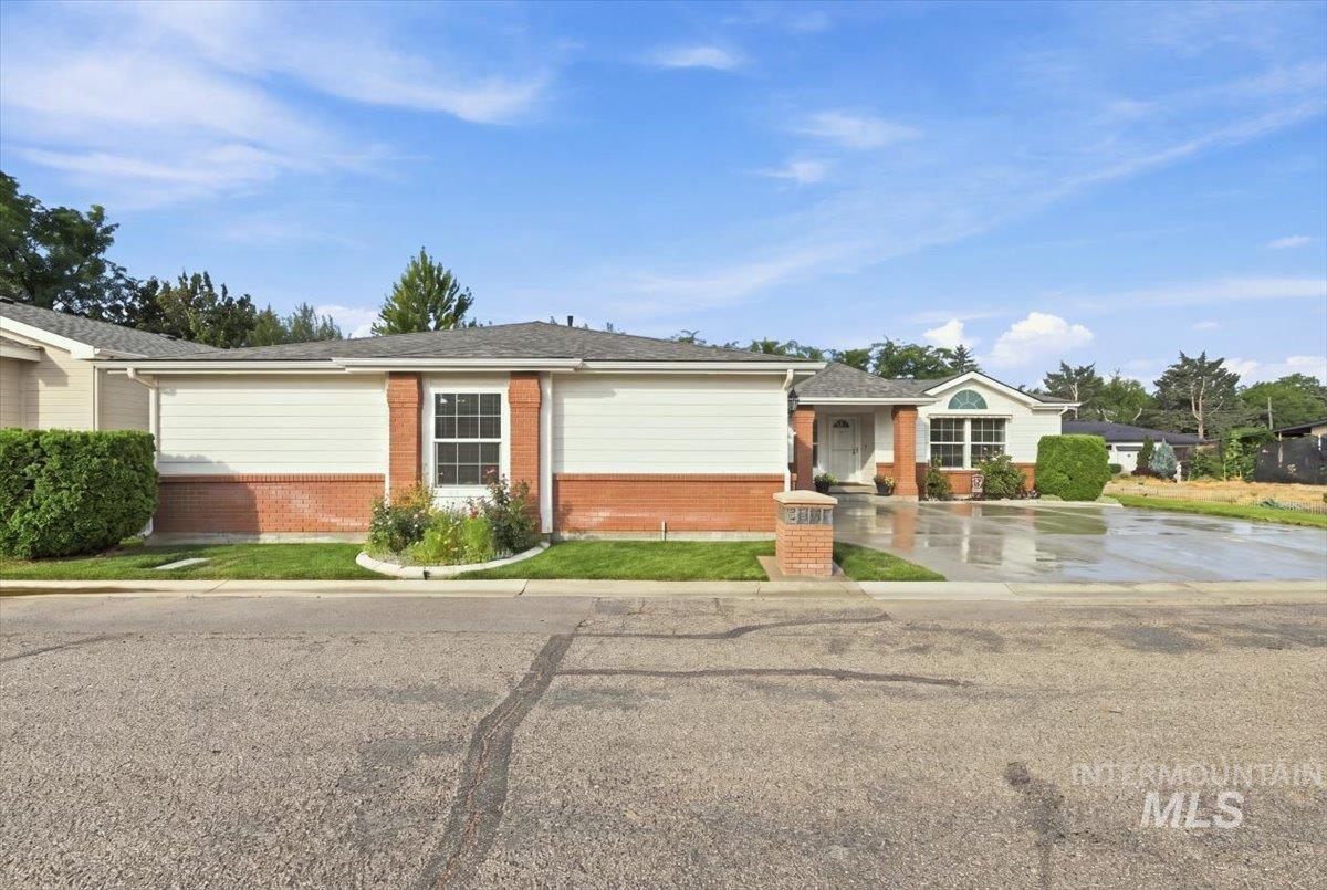 421 S Curtis Rd