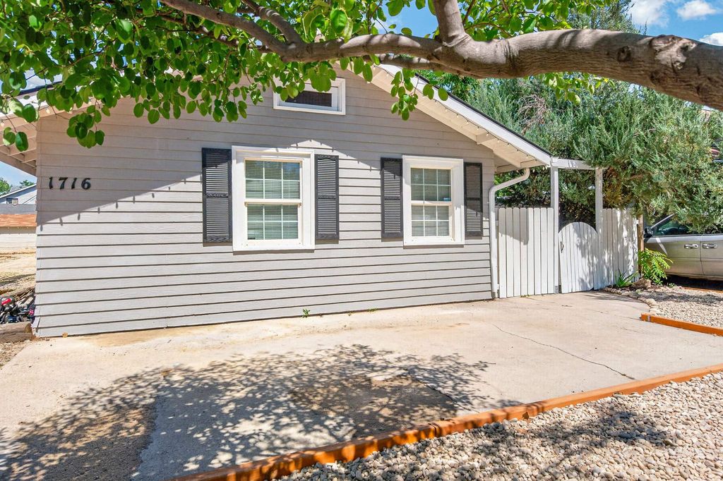 Photo of 1716 3rd St. S ST, Nampa, ID 83651 (MLS # 98993938)