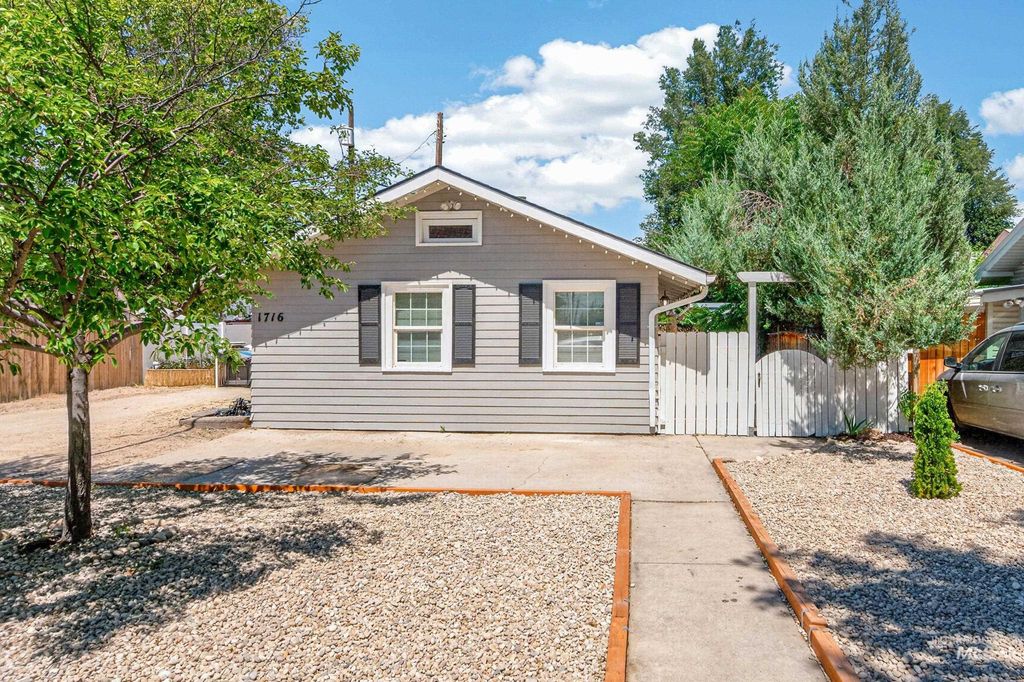 Photo of 1716 3rd St. S ST, Nampa, ID 83651 (MLS # 98993938)