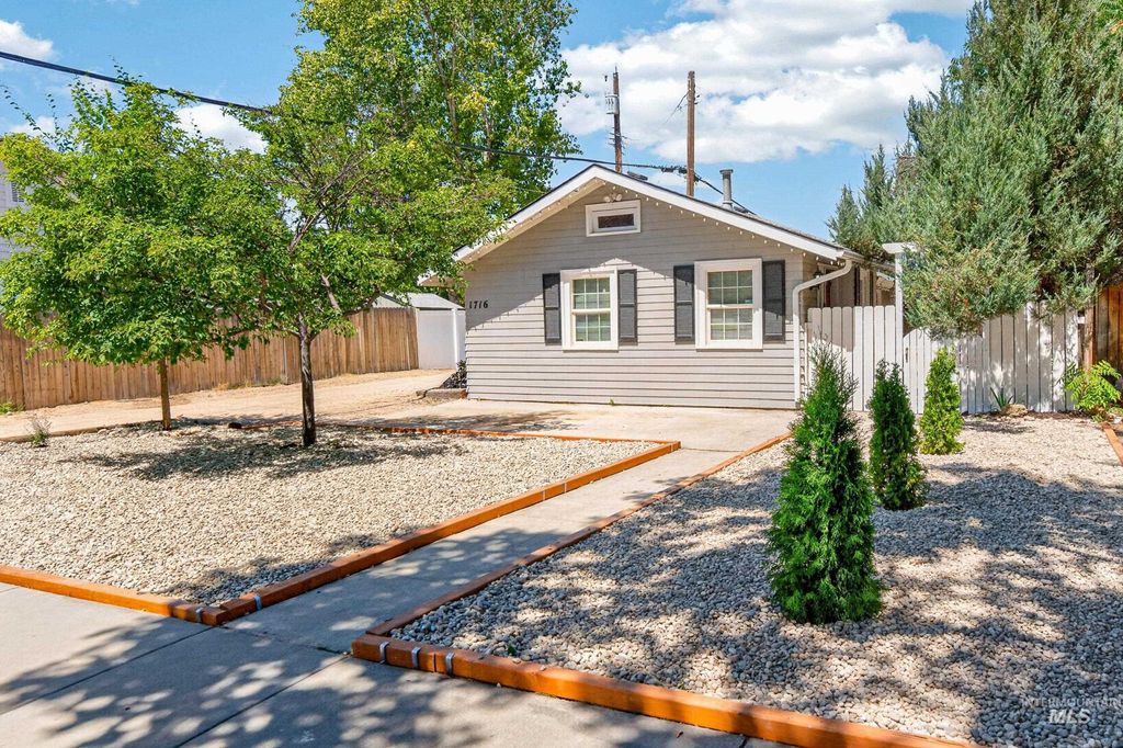 Photo of 1716 3rd St. S ST, Nampa, ID 83651 (MLS # 98993938)