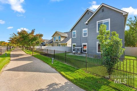 Photo of 1708 E Sagemoor Dr, Meridian, ID 83642 (MLS # 98974428)