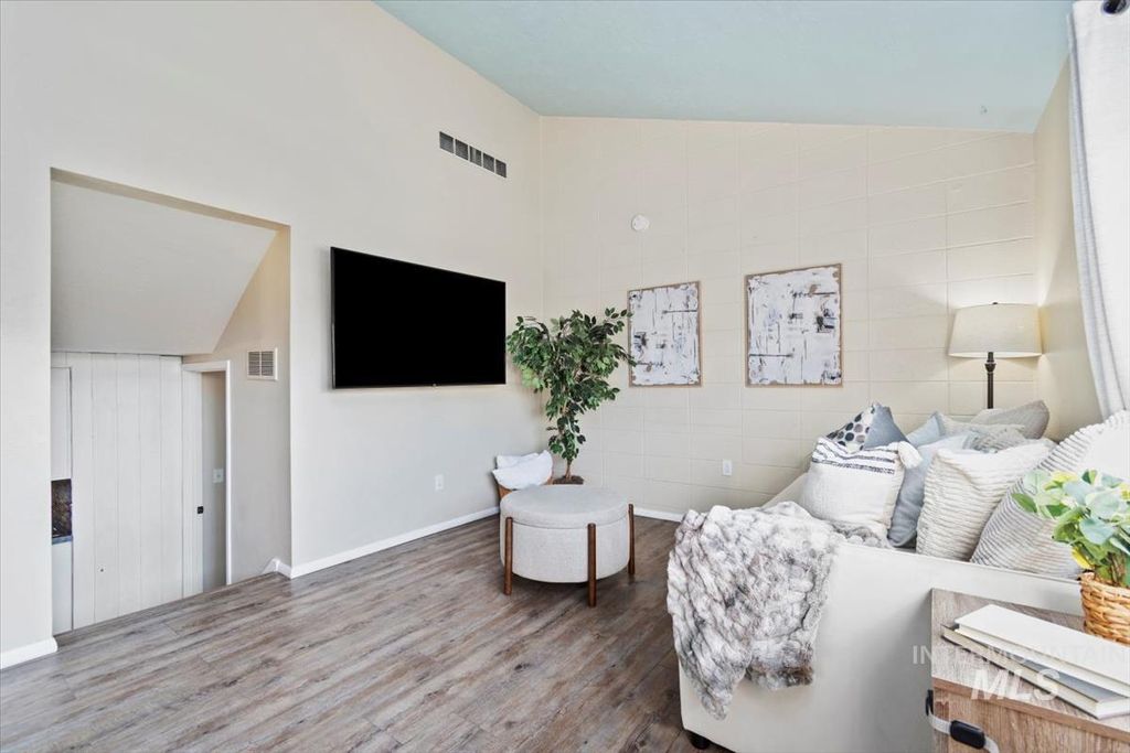 Photo of 716 NW 8th St, Meridian, ID 83642 (MLS # 98972092)