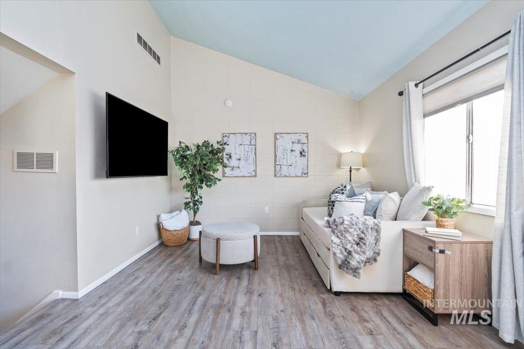 Photo of 716 NW 8th St, Meridian, ID 83642 (MLS # 98972092)