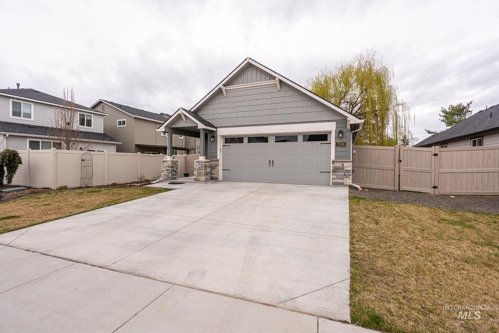 Photo of 1398 W Woodpine St, Meridian, ID 83646 (MLS # 98978193)