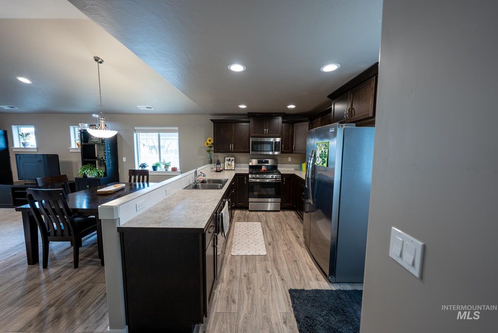 Photo of 1398 W Woodpine St, Meridian, ID 83646 (MLS # 98978193)