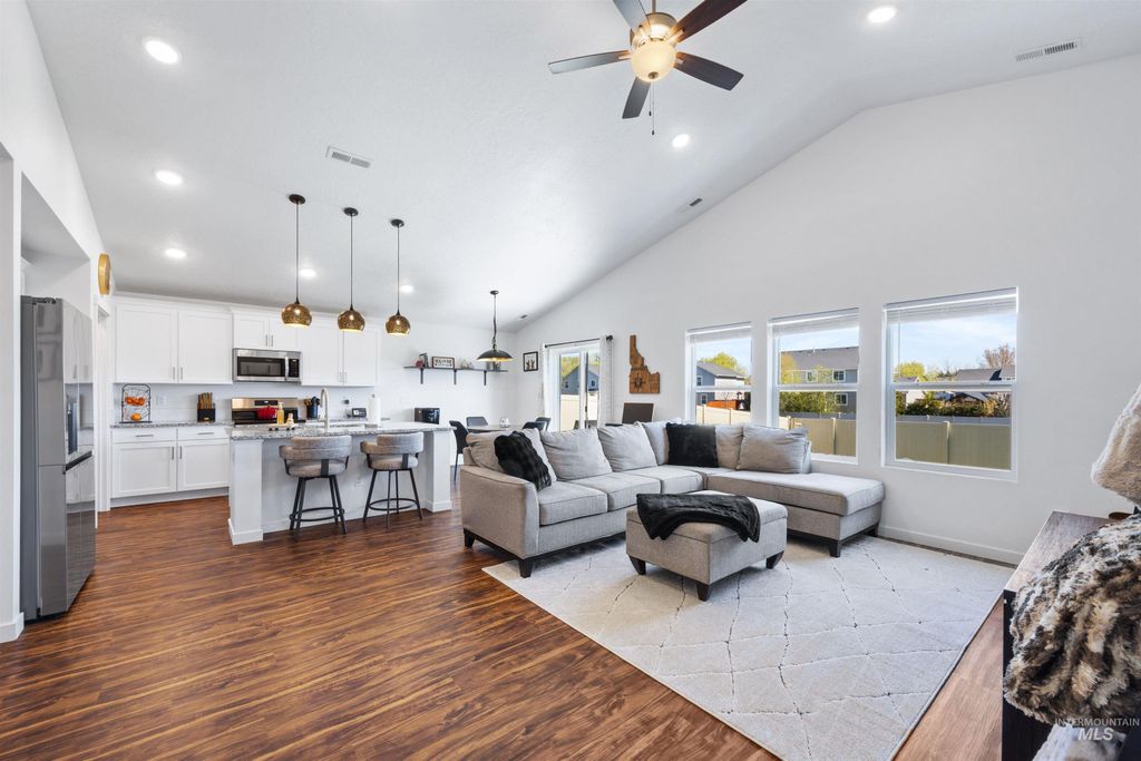 Photo of 3376 S Walnut Ridge Way, Nampa, ID 83686 (MLS # 98981127)