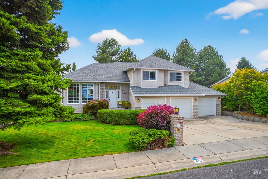 Photo of 912 Grelle Dr, Lewiston, ID 83501 (MLS # 98959544)