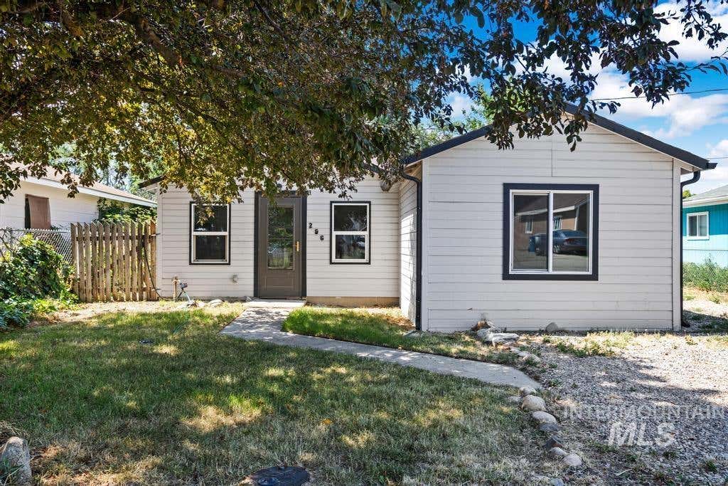 Photo of 206 W 35th Street, Garden City, ID 83714 (MLS # 98996135)