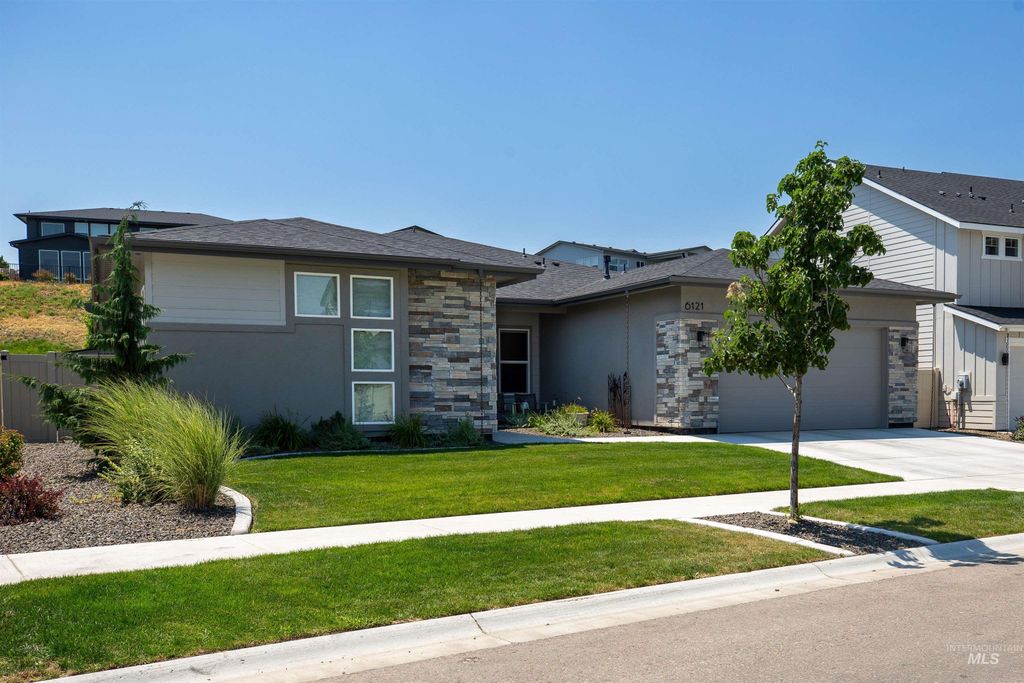 Photo of 6121 S Cubola Way, Meridian, ID 83642 (MLS # 98969935)