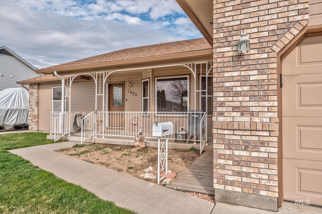 Photo of 1480 W 6th St, Weiser, ID 83672 (MLS # 98979615)