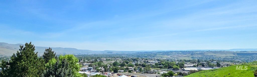 Photo of 1808 Valleyview DR, Clarkston, WA 99403 (MLS # 98984885)